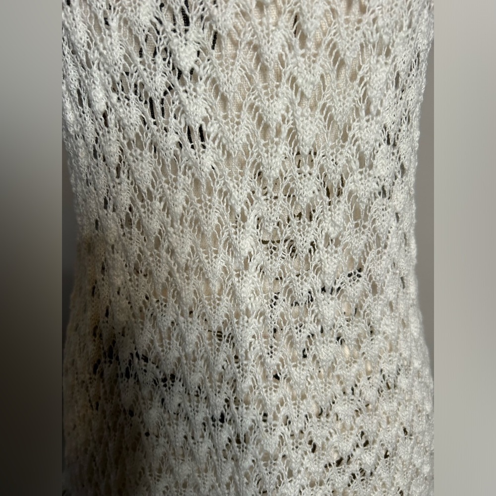 5/$25 BKE women’s sleeveless crocheted mixed media top size medium - Picture 6 of 11